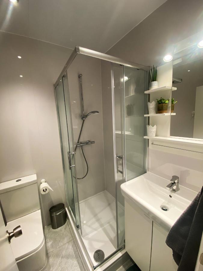 Lovely One Bedroom Flat In The Heart Of Лондон Екстер'єр фото