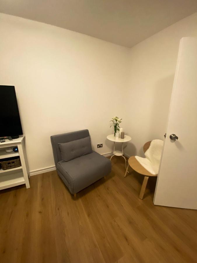 Lovely One Bedroom Flat In The Heart Of Лондон Екстер'єр фото